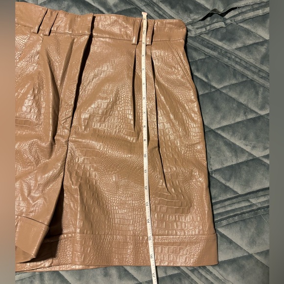 Dynamite Faux Crocodile Skin Short, Medium, Irish Cream Beige - Picture 8 of 10